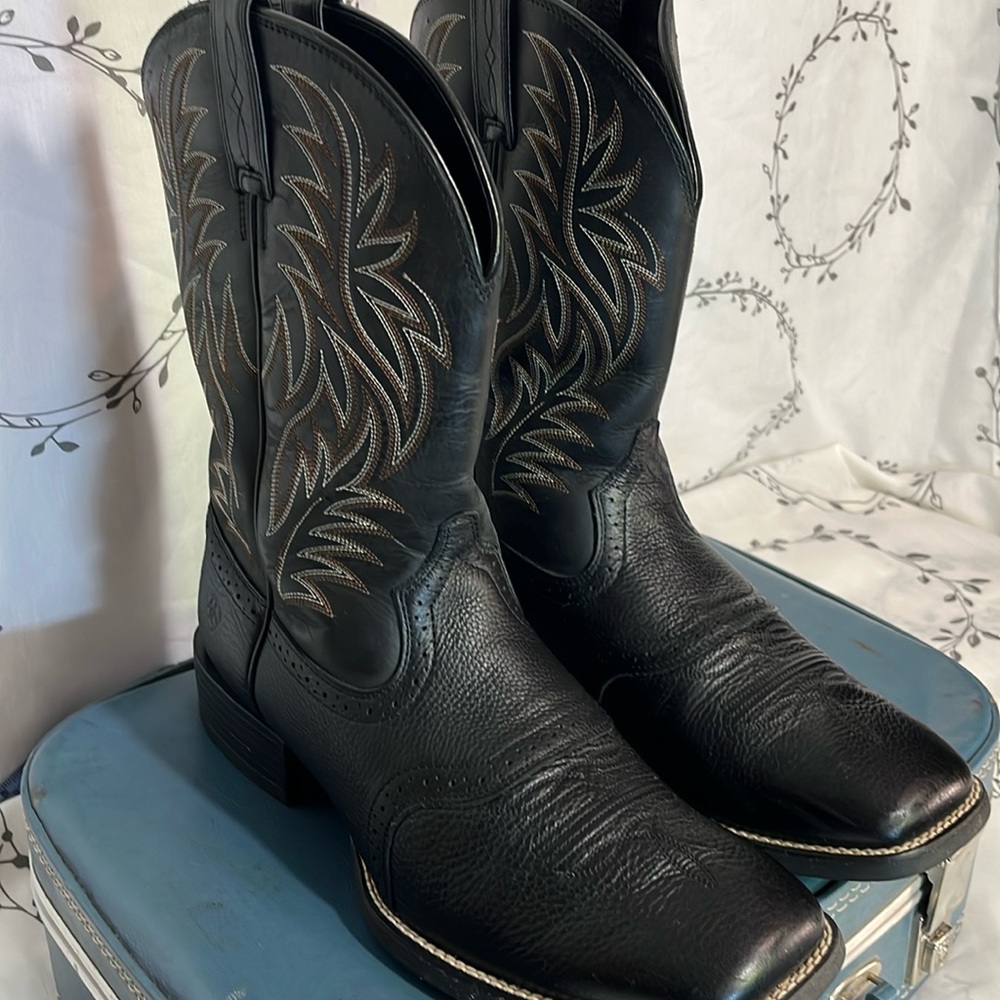 Men’s Black Ariat Square Toe Boots - size 12ee